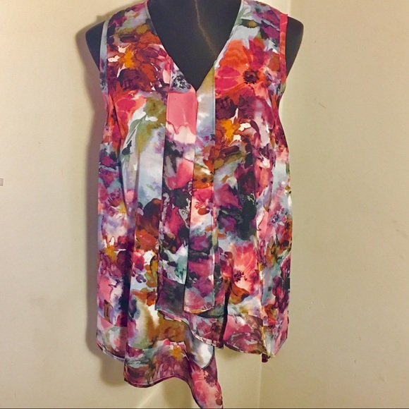 Simply Vera Vera Wang Tops - SIMPLY VERA 💟 2xHP 🎉🎉 NWT💖 WATERCOLOR TOP
